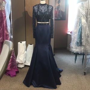Navy Sherri hill size 6 prom dress